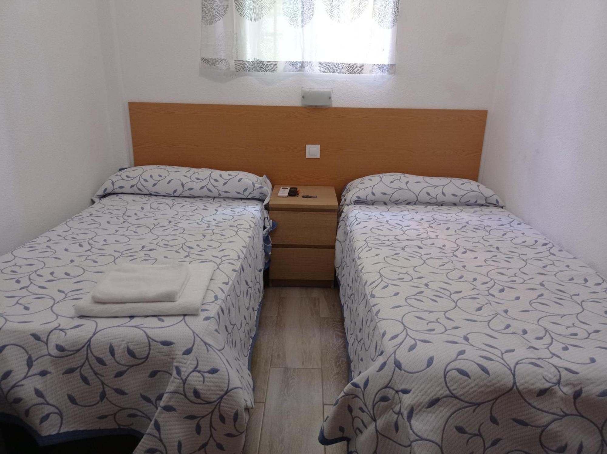 Hostal Cuatro Torres Madrid Ngoại thất bức ảnh